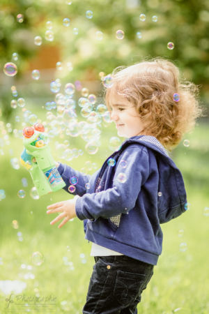 Familienfotograf - Seifenblasen sind toll Familienfotograf - Seifenblasen