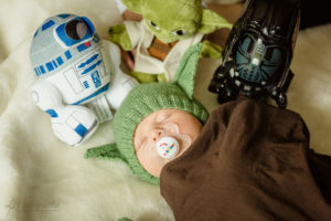 Familienfotograf - Neugeborenenfotografie - Star Wars Möge die Macht mit Dir sein Familienfotograf - Neugeborenenfotografie - Star Wars - Träumen Du musst junger Padawan