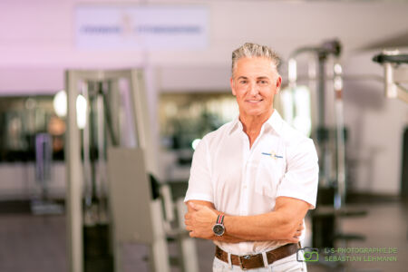 Business-Portrait bei Franks Fitnesspark in Düren. Fotograf-Düren-Mitarbeiterfoto-Unternehmensfotografie-Fitnessstudio-KMU