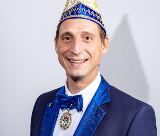 Portaitfoto vom ehemaligem Tänzer und jetzigem Vereinsvorstand Anselm vom TC Sternschnuppen Bockeroth e.V. Portaitfoto vom ehemaligem Tänzer und jetzigem Vereinsvorstand Anselm vom TC Sternschnuppen Bockeroth e.V. Entstanden beim Fotoshooting mit Fotograf Sebastian Lehmann im Kurtheater Hennef.