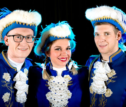 Portaitfoto von Patrick, Janina und Marcel vom TC Sternschnuppen Bockeroth e.V. Entstanden beim Fotoshooting mit Fotograf Sebastian Lehmann im Kurtheater Hennef.