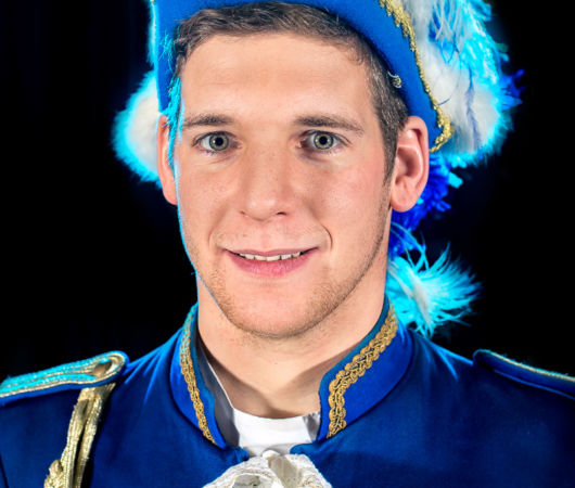 Portait von Tänzer Marcel vom TC Sternschnuppen Bockeroth e.V. Portaitfoto von Tänzer Marcel vom TC Sternschnuppen Bockeroth e.V. Entstanden beim Fotoshooting mit Fotograf Sebastian Lehmann im Kurtheater Hennef.