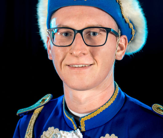 Portaitfoto von Tänzer Patrick vom TC Sternschnuppen Bockeroth e.V. Portaitfoto von Tänzer Patrick vom TC Sternschnuppen Bockeroth e.V. Entstanden beim Fotoshooting mit Fotograf Sebastian Lehmann im Kurtheater Hennef.
